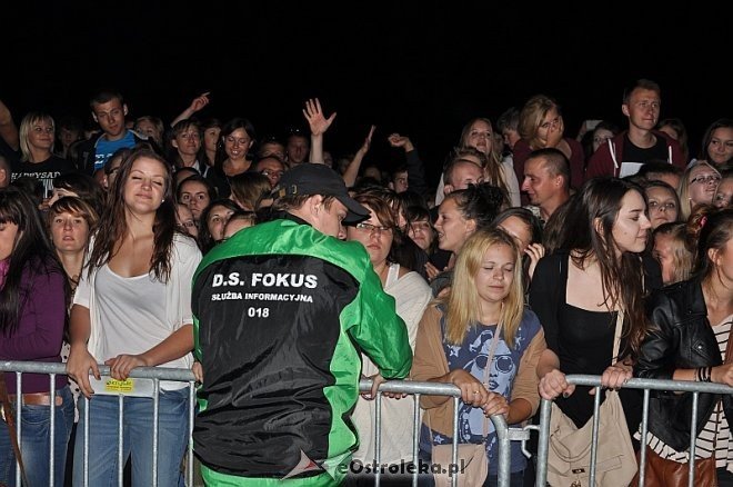 Formacja Nieżywych Schabuff i Happysad na zakończenie Miodobrania 2013 [26.08.2013] - zdjęcie #153 - eOstroleka.pl