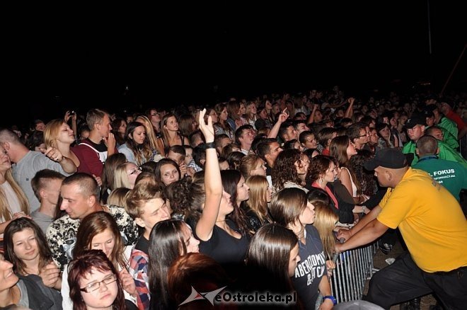 Formacja Nieżywych Schabuff i Happysad na zakończenie Miodobrania 2013 [26.08.2013] - zdjęcie #176 - eOstroleka.pl