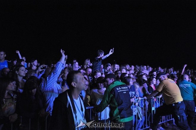 Formacja Nieżywych Schabuff i Happysad na zakończenie Miodobrania 2013 [26.08.2013] - zdjęcie #182 - eOstroleka.pl