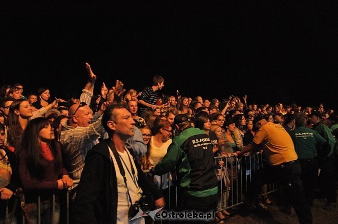 Formacja Nieżywych Schabuff i Happysad na zakończenie Miodobrania 2013 [26.08.2013] - zdjęcie #186 - eOstroleka.pl