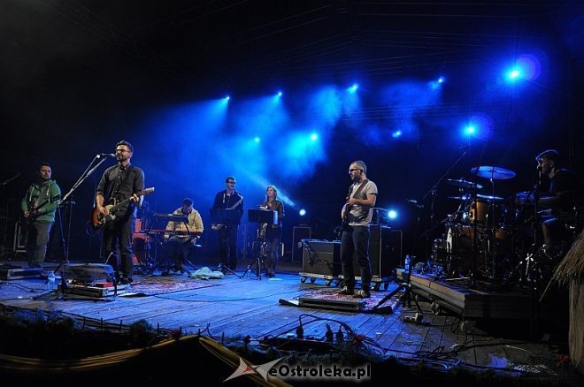 Formacja Nieżywych Schabuff i Happysad na zakończenie Miodobrania 2013 [26.08.2013] - zdjęcie #29 - eOstroleka.pl