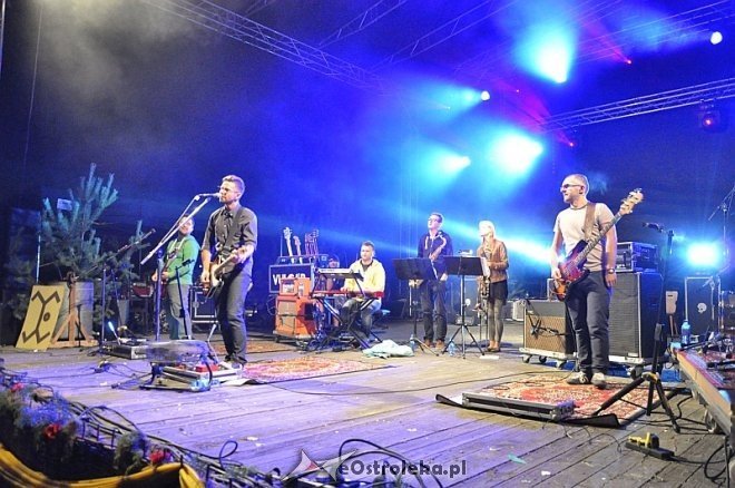 Formacja Nieżywych Schabuff i Happysad na zakończenie Miodobrania 2013 [26.08.2013] - zdjęcie #23 - eOstroleka.pl