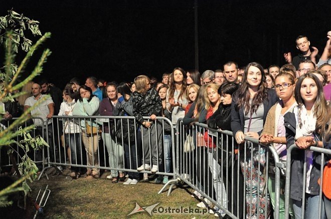 Formacja Nieżywych Schabuff i Happysad na zakończenie Miodobrania 2013 [26.08.2013] - zdjęcie #21 - eOstroleka.pl