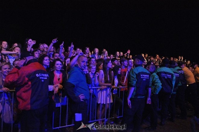 Formacja Nieżywych Schabuff i Happysad na zakończenie Miodobrania 2013 [26.08.2013] - zdjęcie #30 - eOstroleka.pl