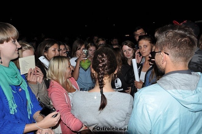 Formacja Nieżywych Schabuff i Happysad na zakończenie Miodobrania 2013 [26.08.2013] - zdjęcie #13 - eOstroleka.pl