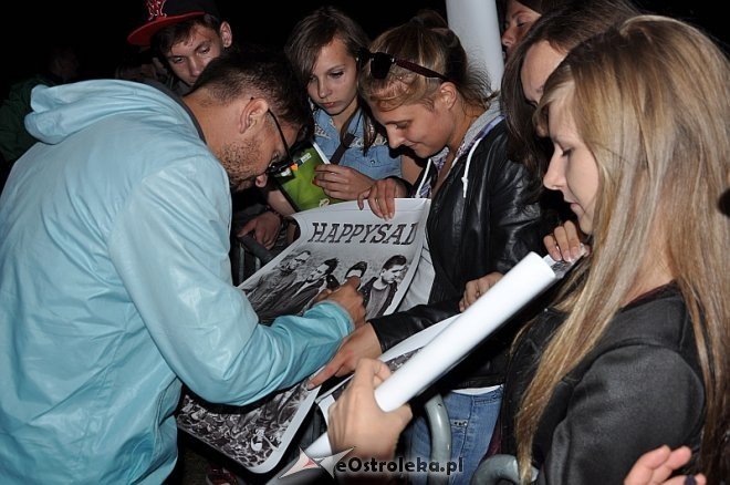 Formacja Nieżywych Schabuff i Happysad na zakończenie Miodobrania 2013 [26.08.2013] - zdjęcie #9 - eOstroleka.pl