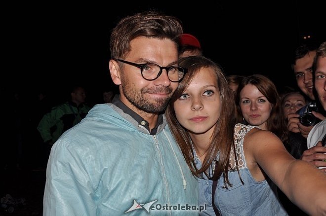 Formacja Nieżywych Schabuff i Happysad na zakończenie Miodobrania 2013 [26.08.2013] - zdjęcie #7 - eOstroleka.pl