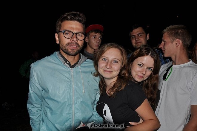 Formacja Nieżywych Schabuff i Happysad na zakończenie Miodobrania 2013 [26.08.2013] - zdjęcie #6 - eOstroleka.pl