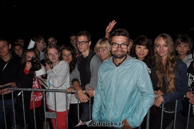 Formacja Nieżywych Schabuff i Happysad na zakończenie Miodobrania 2013 [26.08.2013] - zdjęcie #2 - eOstroleka.pl