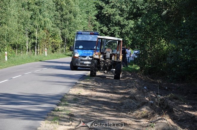 Kolizja na trasie Ostrołęka – Goworowo. Samochód wypadł z drogi [26.08.2013] - zdjęcie #1 - eOstroleka.pl