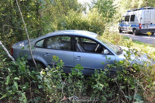 Kolizja na trasie Ostrołęka – Goworowo. Samochód wypadł z drogi [26.08.2013] - zdjęcie #7 - eOstroleka.pl