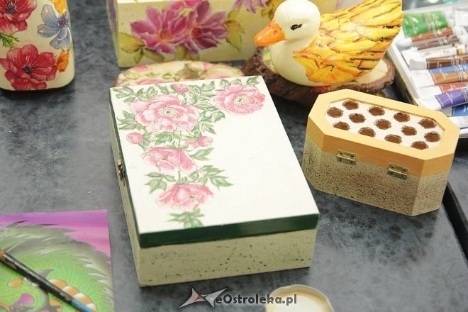 Twórcze spotkania z decoupage w Gminnej Bibliotece Publicznej w Rzekuniu [27.08.2013] - zdjęcie #17 - eOstroleka.pl