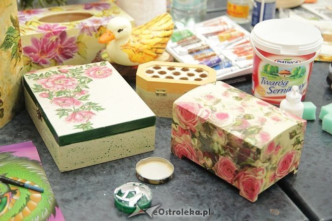 Twórcze spotkania z decoupage w Gminnej Bibliotece Publicznej w Rzekuniu [27.08.2013] - zdjęcie #13 - eOstroleka.pl