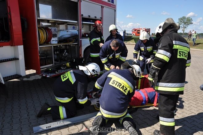 Ćwiczenia pożarnicze i ratownictwa chemiczno-medycznego w Baranowie [29.08.2013] - zdjęcie #16 - eOstroleka.pl