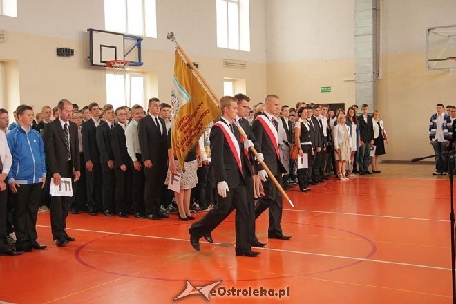 Uroczyste rozpoczęcie roku szkolnego w ZSZ nr 1 w Ostrołęce [02.09.2013] - zdjęcie #1 - eOstroleka.pl