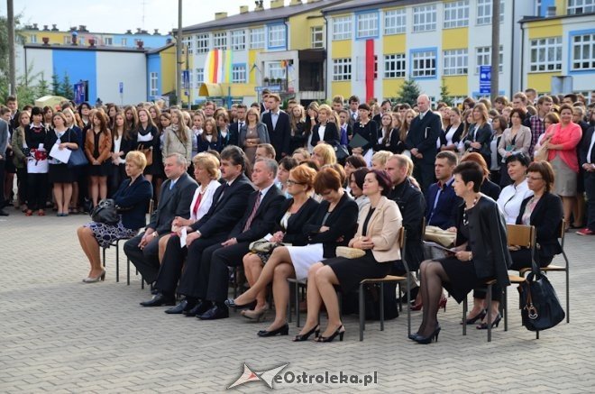 Uroczyste rozpoczęcie roku szkolnego w III LO - zdjęcie #18 - eOstroleka.pl