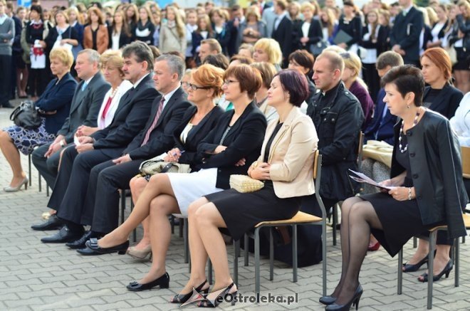 Uroczyste rozpoczęcie roku szkolnego w III LO - zdjęcie #17 - eOstroleka.pl
