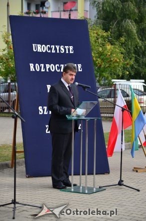 Uroczyste rozpoczęcie roku szkolnego w III LO - zdjęcie #11 - eOstroleka.pl