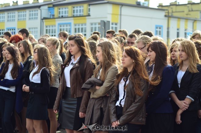 Uroczyste rozpoczęcie roku szkolnego w III LO - zdjęcie #17 - eOstroleka.pl