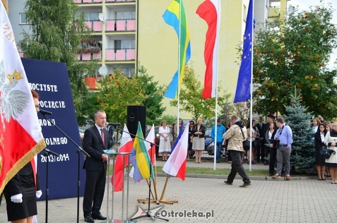 Uroczyste rozpoczęcie roku szkolnego w III LO - zdjęcie #6 - eOstroleka.pl