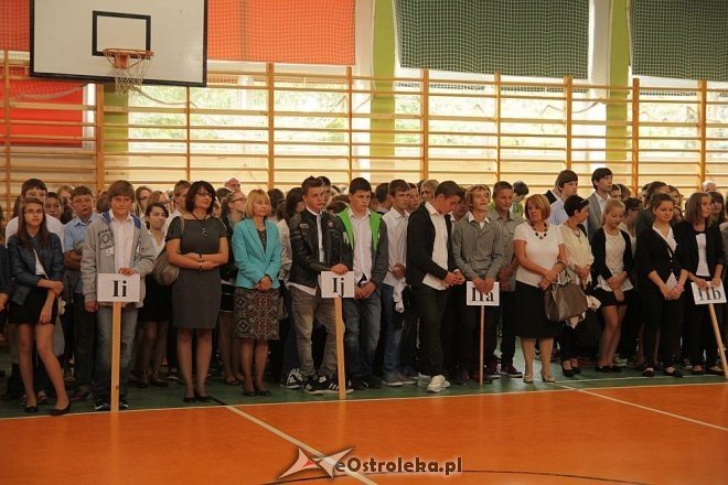 Gimnazjum nr 1 w Ostrołęce: Inauguracja roku szkolnego 2013/2014 [02.09.2013] - zdjęcie #4 - eOstroleka.pl