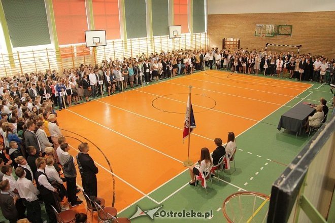 Gimnazjum nr 1 w Ostrołęce: Inauguracja roku szkolnego 2013/2014 [02.09.2013] - zdjęcie #17 - eOstroleka.pl