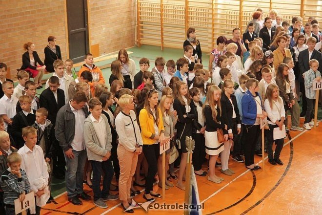 Gimnazjum nr 1 w Ostrołęce: Inauguracja roku szkolnego 2013/2014 [02.09.2013] - zdjęcie #5 - eOstroleka.pl