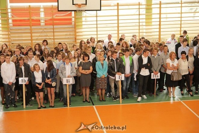 Gimnazjum nr 1 w Ostrołęce: Inauguracja roku szkolnego 2013/2014 [02.09.2013] - zdjęcie #2 - eOstroleka.pl