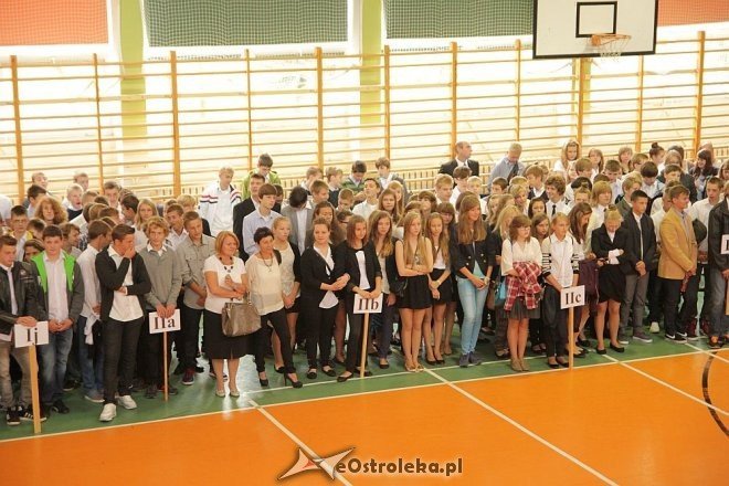 Gimnazjum nr 1 w Ostrołęce: Inauguracja roku szkolnego 2013/2014 [02.09.2013] - zdjęcie #1 - eOstroleka.pl