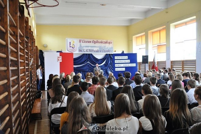 Inauguracja roku szkolnego 2013/2014 I i II LO w Ostrołęce [02.09.2013] - zdjęcie #1 - eOstroleka.pl