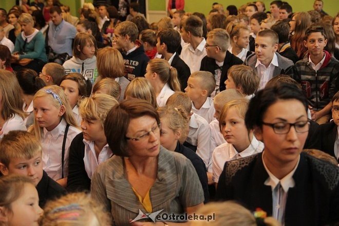 Uroczysta inauguracja roku szkolnego 2013/2014 w Zespole Szkół nr 3 w Ostrołęce [02.09.2013] - zdjęcie #47 - eOstroleka.pl
