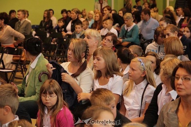 Uroczysta inauguracja roku szkolnego 2013/2014 w Zespole Szkół nr 3 w Ostrołęce [02.09.2013] - zdjęcie #9 - eOstroleka.pl