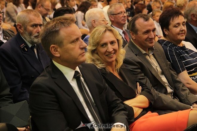 Uroczysta inauguracja roku szkolnego 2013/2014 w Zespole Szkół nr 3 w Ostrołęce [02.09.2013] - zdjęcie #1 - eOstroleka.pl