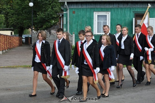 40 – lecie nadania imienia i uroczyste nadanie sztandaru szkole w Goworowie [03.09.2013] - zdjęcie #3 - eOstroleka.pl