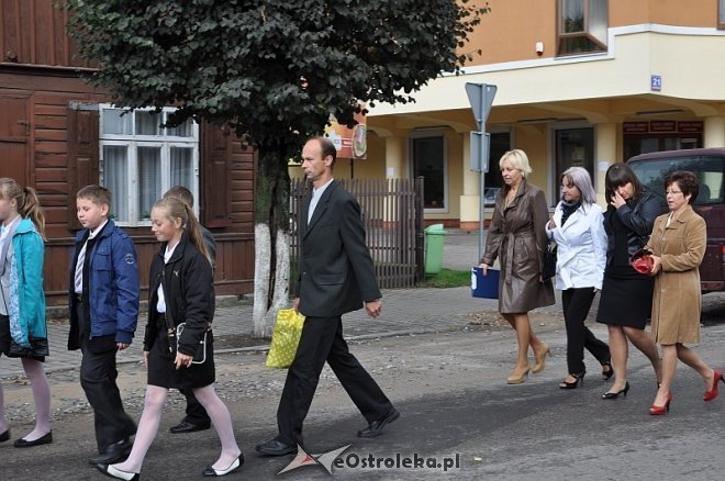 40 – lecie nadania imienia i uroczyste nadanie sztandaru szkole w Goworowie [03.09.2013] - zdjęcie #117 - eOstroleka.pl