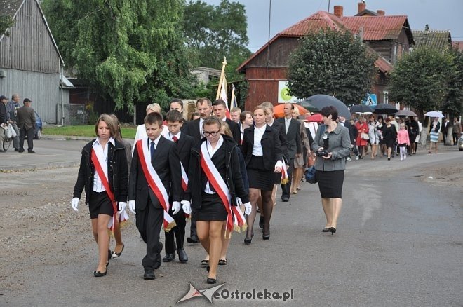 40 – lecie nadania imienia i uroczyste nadanie sztandaru szkole w Goworowie [03.09.2013] - zdjęcie #15 - eOstroleka.pl