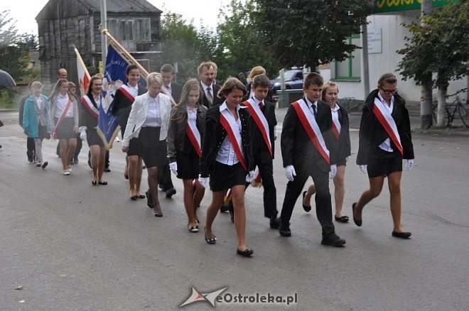 40 – lecie nadania imienia i uroczyste nadanie sztandaru szkole w Goworowie [03.09.2013] - zdjęcie #16 - eOstroleka.pl