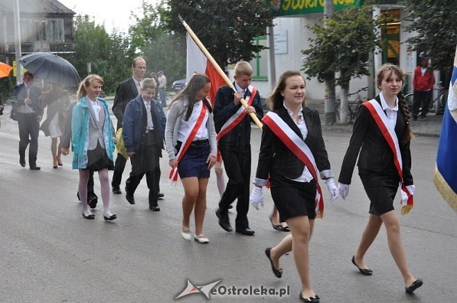 40 – lecie nadania imienia i uroczyste nadanie sztandaru szkole w Goworowie [03.09.2013] - zdjęcie #107 - eOstroleka.pl