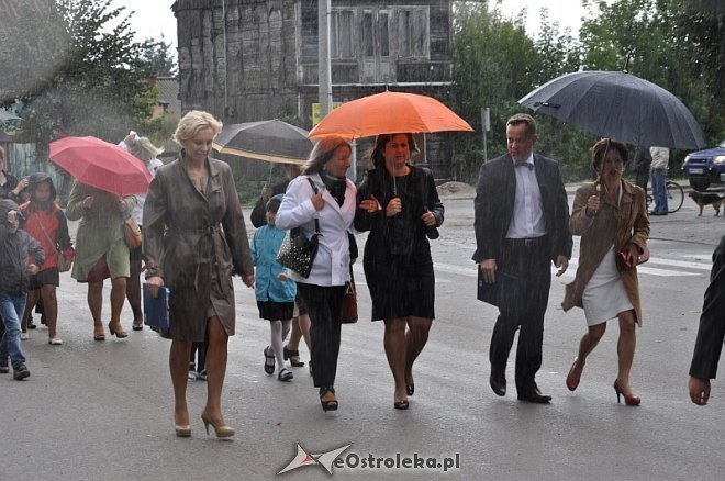 40 – lecie nadania imienia i uroczyste nadanie sztandaru szkole w Goworowie [03.09.2013] - zdjęcie #18 - eOstroleka.pl