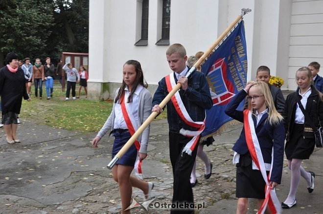 40 – lecie nadania imienia i uroczyste nadanie sztandaru szkole w Goworowie [03.09.2013] - zdjęcie #48 - eOstroleka.pl