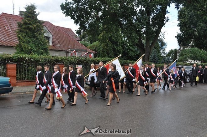 40 – lecie nadania imienia i uroczyste nadanie sztandaru szkole w Goworowie [03.09.2013] - zdjęcie #73 - eOstroleka.pl