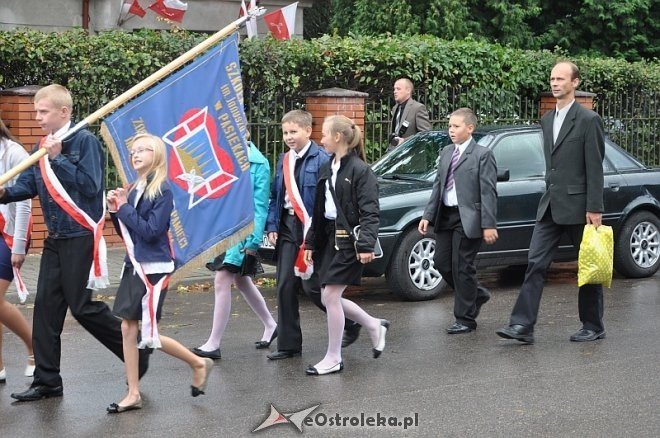40 – lecie nadania imienia i uroczyste nadanie sztandaru szkole w Goworowie [03.09.2013] - zdjęcie #71 - eOstroleka.pl