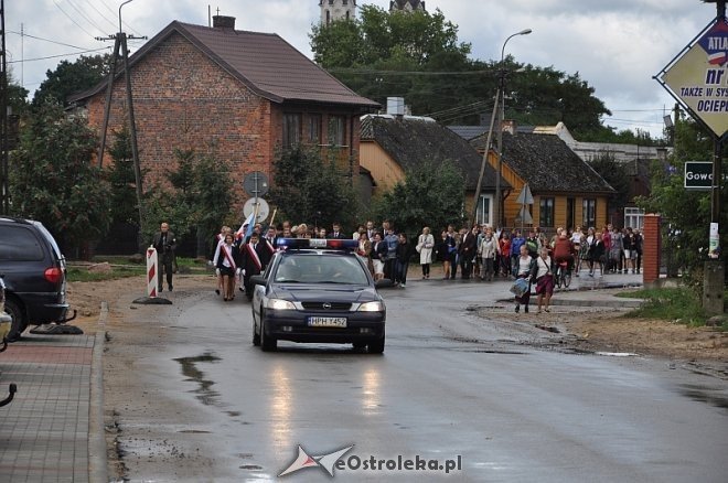40 – lecie nadania imienia i uroczyste nadanie sztandaru szkole w Goworowie [03.09.2013] - zdjęcie #67 - eOstroleka.pl