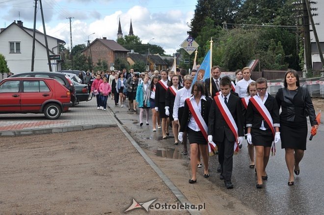 40 – lecie nadania imienia i uroczyste nadanie sztandaru szkole w Goworowie [03.09.2013] - zdjęcie #63 - eOstroleka.pl