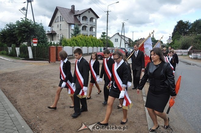 40 – lecie nadania imienia i uroczyste nadanie sztandaru szkole w Goworowie [03.09.2013] - zdjęcie #61 - eOstroleka.pl