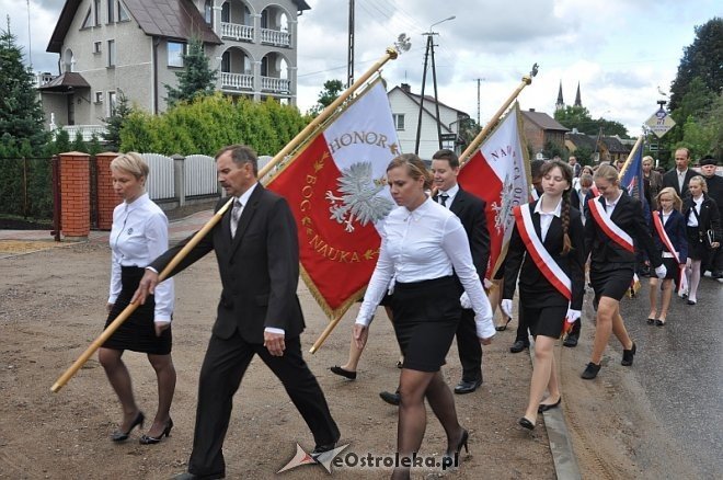 40 – lecie nadania imienia i uroczyste nadanie sztandaru szkole w Goworowie [03.09.2013] - zdjęcie #59 - eOstroleka.pl