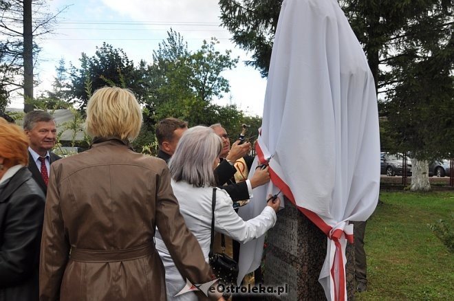 40 – lecie nadania imienia i uroczyste nadanie sztandaru szkole w Goworowie [03.09.2013] - zdjęcie #42 - eOstroleka.pl