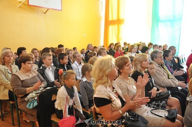 40 – lecie nadania imienia i uroczyste nadanie sztandaru szkole w Goworowie [03.09.2013] - zdjęcie #16 - eOstroleka.pl