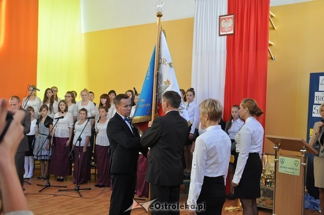 40 – lecie nadania imienia i uroczyste nadanie sztandaru szkole w Goworowie [03.09.2013] - zdjęcie #12 - eOstroleka.pl