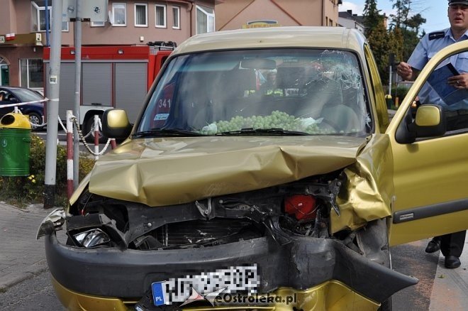 Wypadek na 11 Listopada. Kierowca jednego z aut trafił do szpitala [06.09.2013] - zdjęcie #3 - eOstroleka.pl